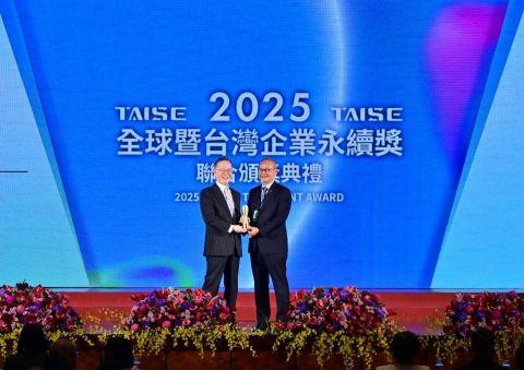 Yang Ming Charts a Sustainable Course  Recognized with TCSA's "Top 100 Model  Companies for Excellence in Overall  Performance" and "Gold Award in  Sustainability Reporting – Transportation  Industry Category I"